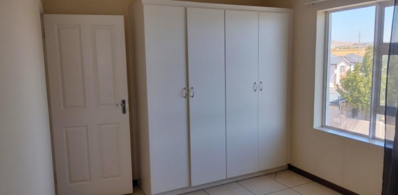 To Let 2 Bedroom Property for Rent in Buhrein Western Cape